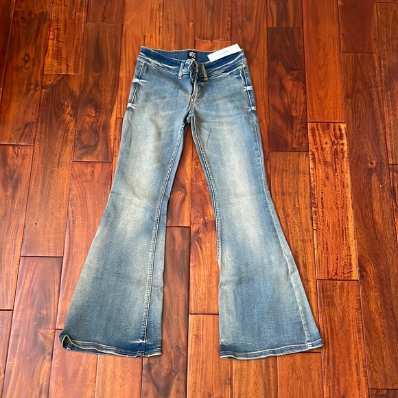 BDG flare low rise jean - Picture 3 of 8